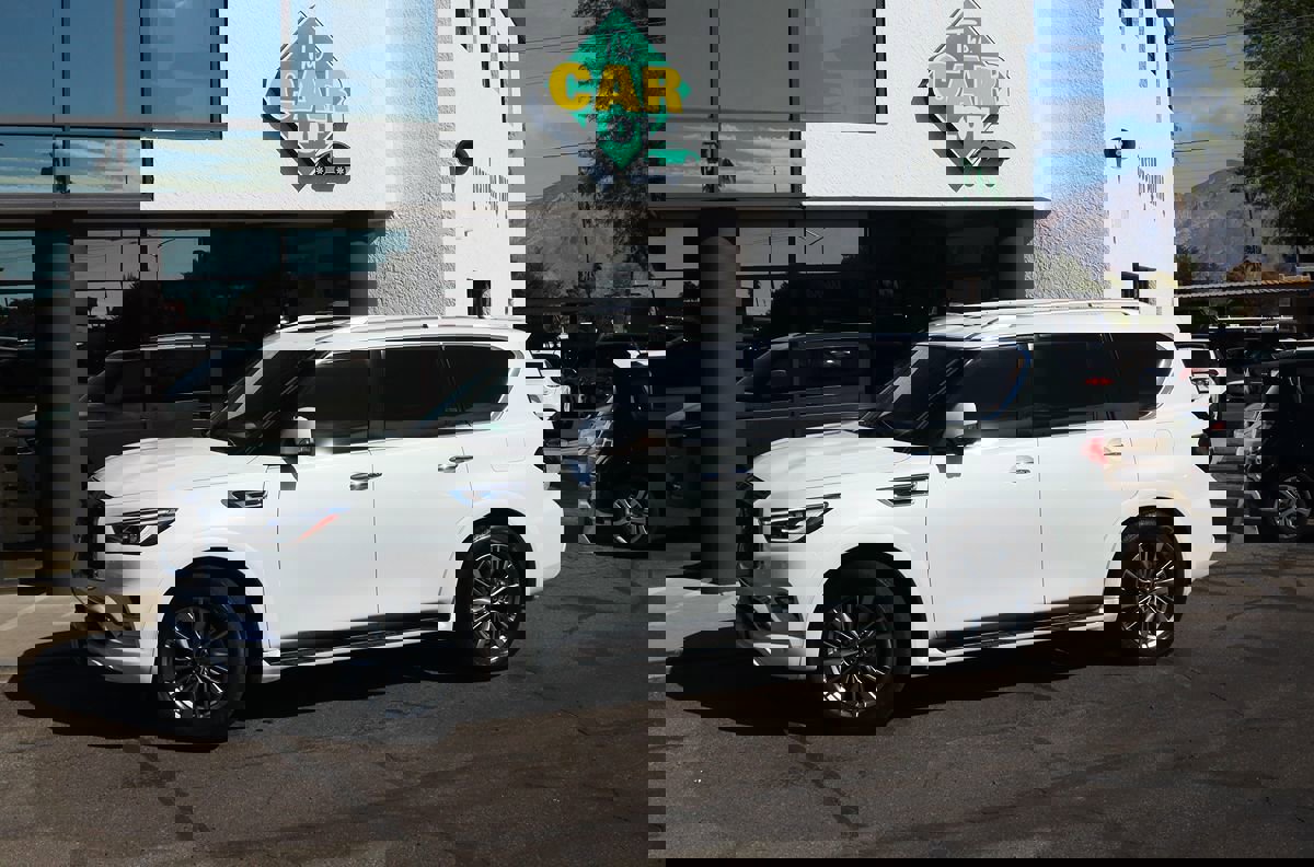 Used 2022 INFINITI QX80 Luxe w/ All-Season Package image 4