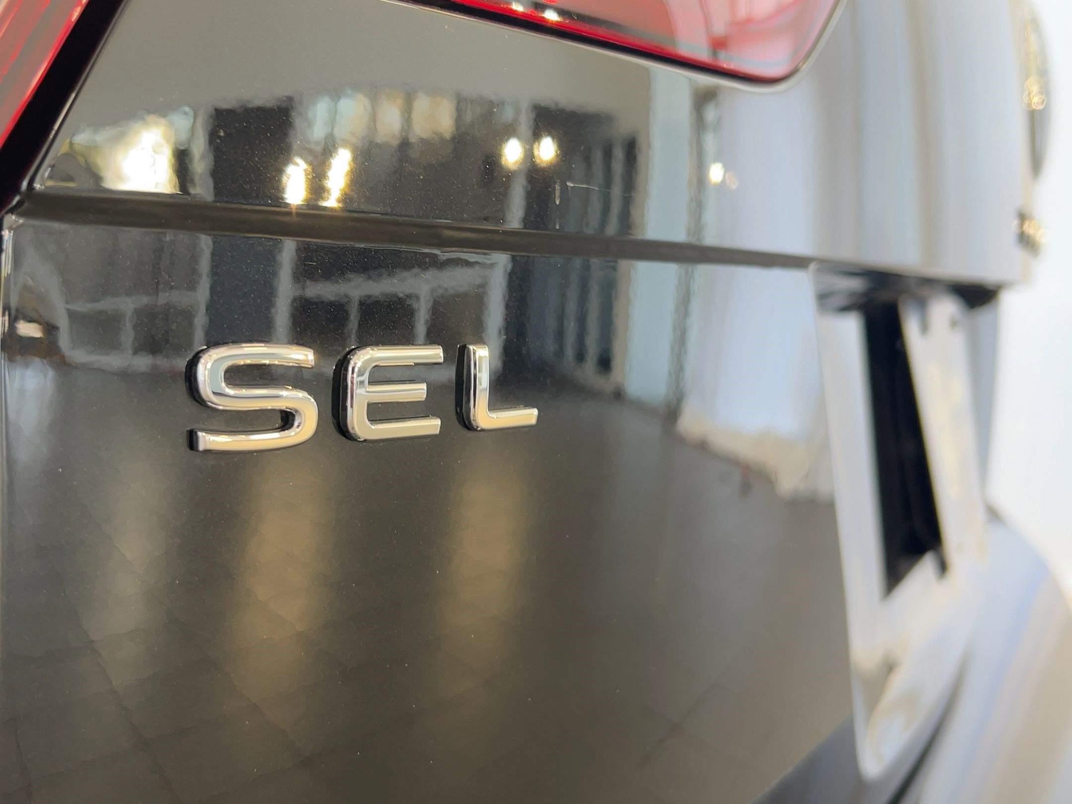 Certified 2023 Volkswagen Tiguan SEL R-Line image 36