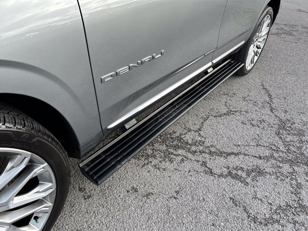 Used 2026 GMC Yukon Denali w/ Sun & Power Step Package AWD/4WD image 37