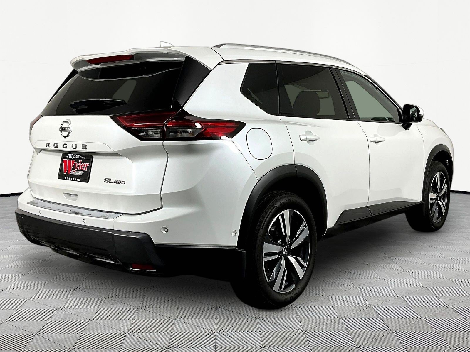 Certified 2025 Nissan Rogue SL AWD/4WD image 6