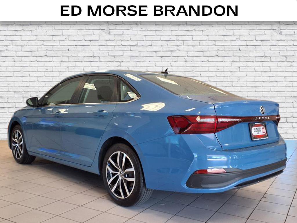 Used 2025 Volkswagen Jetta SE image 3
