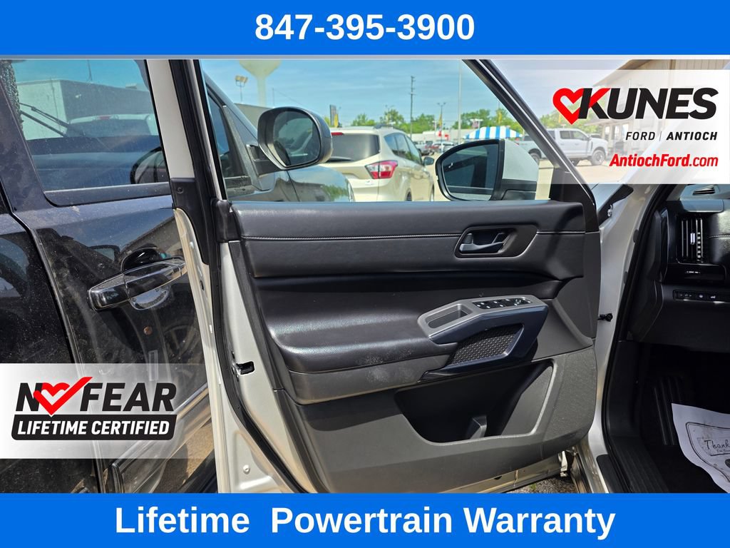 Used 2025 Nissan Pathfinder SV FWD image 18