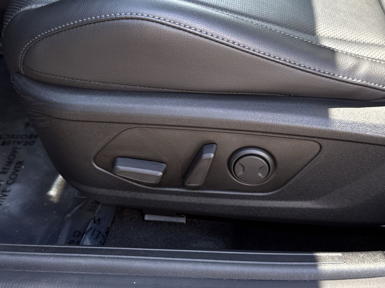 Used 2025 Hyundai Elantra Limited FWD image 14