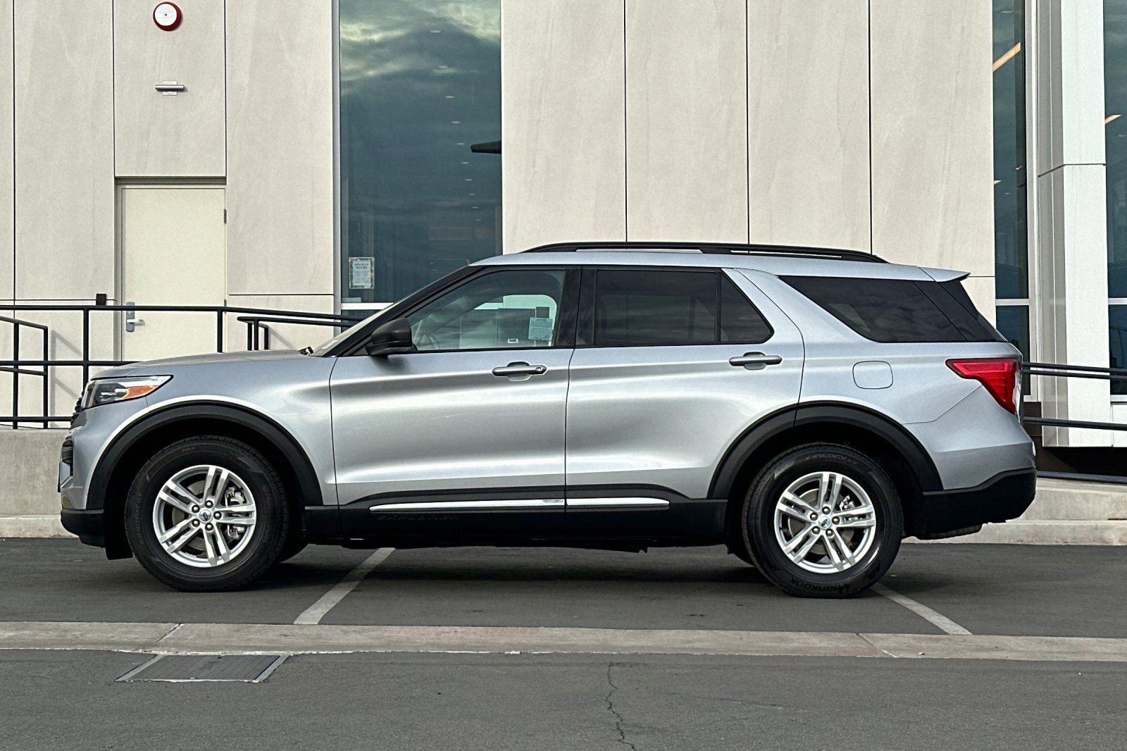 Certified 2023 Ford Explorer XLT image 6