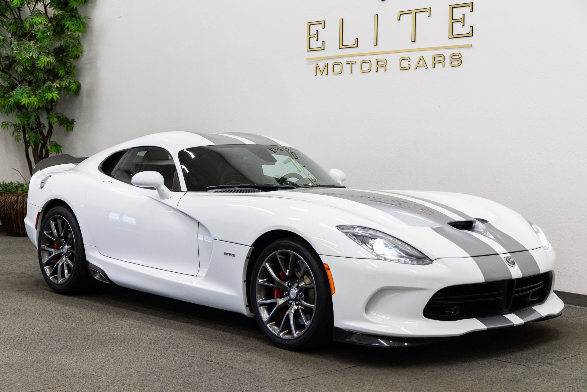Used 2014 SRT Viper GTS w/ Exterior Carbon Fiber Package RWD image 12