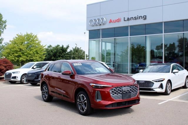 Used 2025 Audi Q5 Premium Plus w/ Premium Plus AWD/4WD image 1