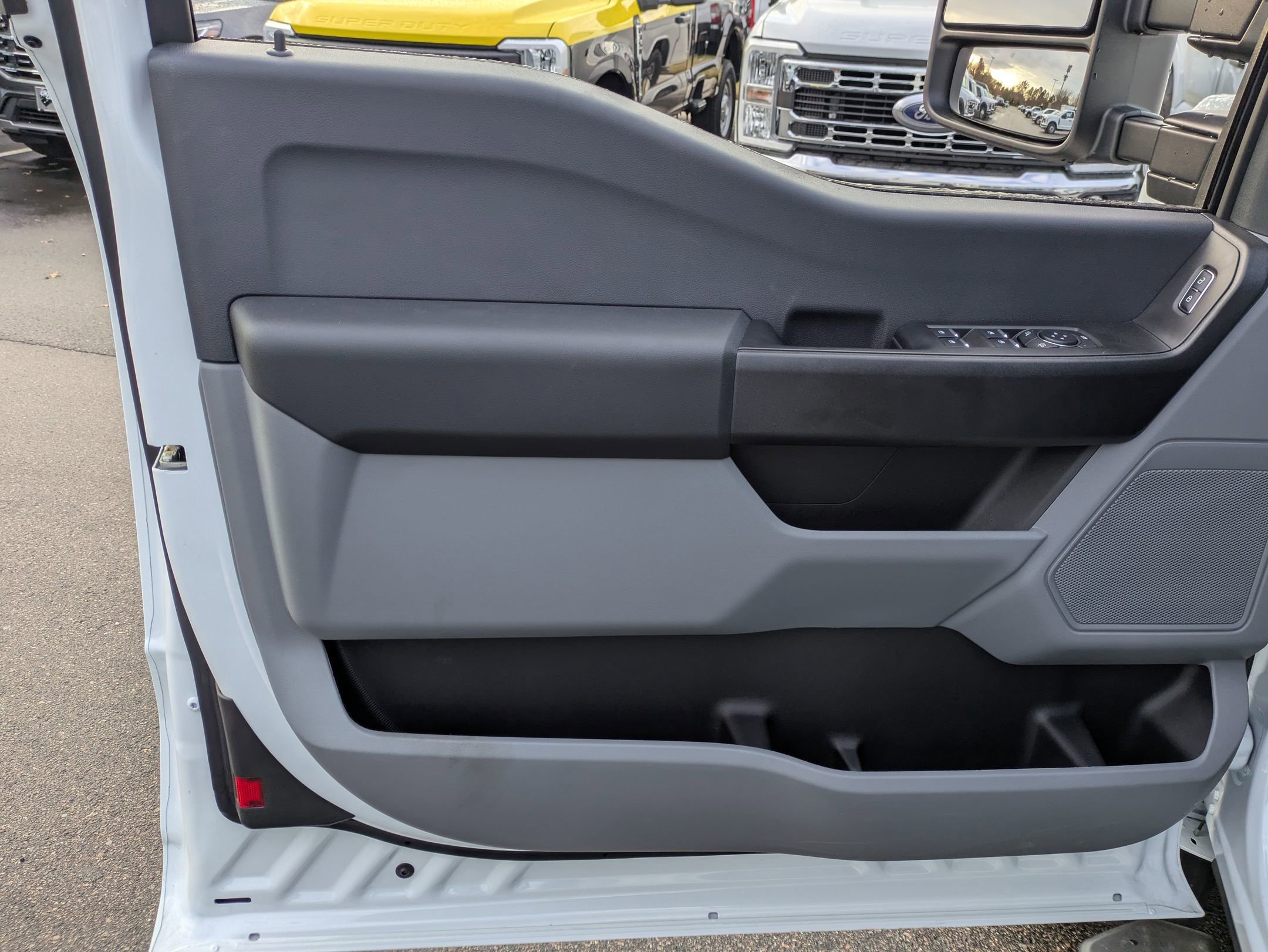 New 2026 Ford F550 4x4 Supercab Super Duty image 13