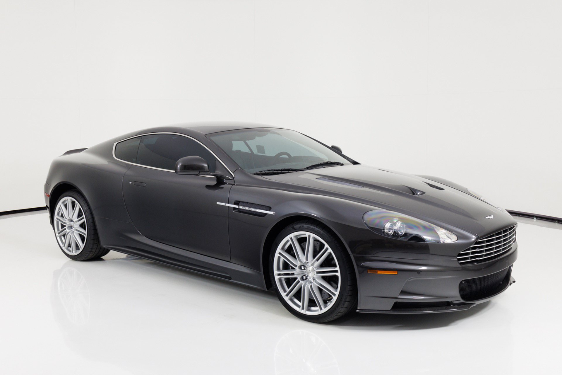Used 2011 Aston Martin DBS Coupe RWD image 35