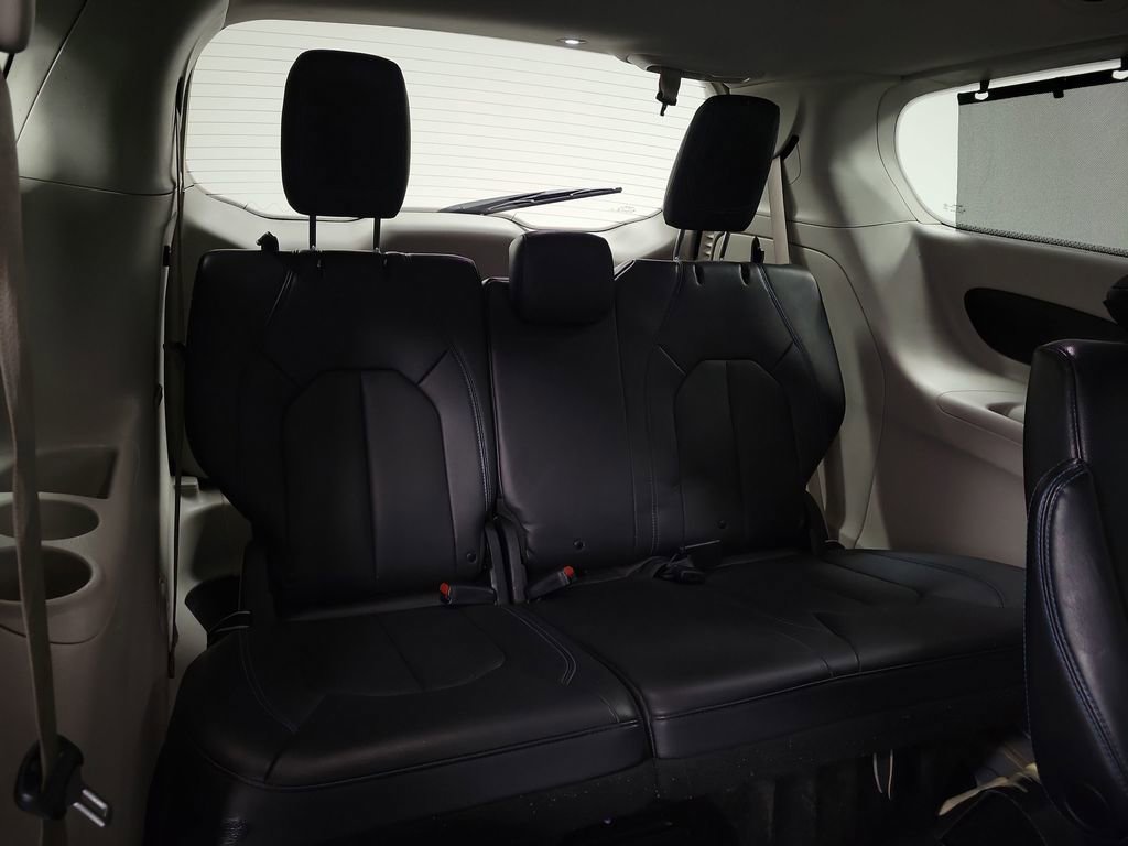 Used 2021 Chrysler Pacifica Touring-L image 24