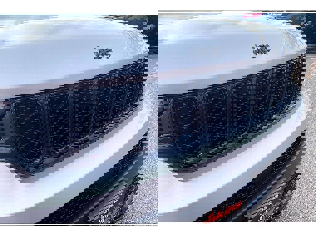 Used 2024 Jeep Grand Cherokee L Laredo image 32