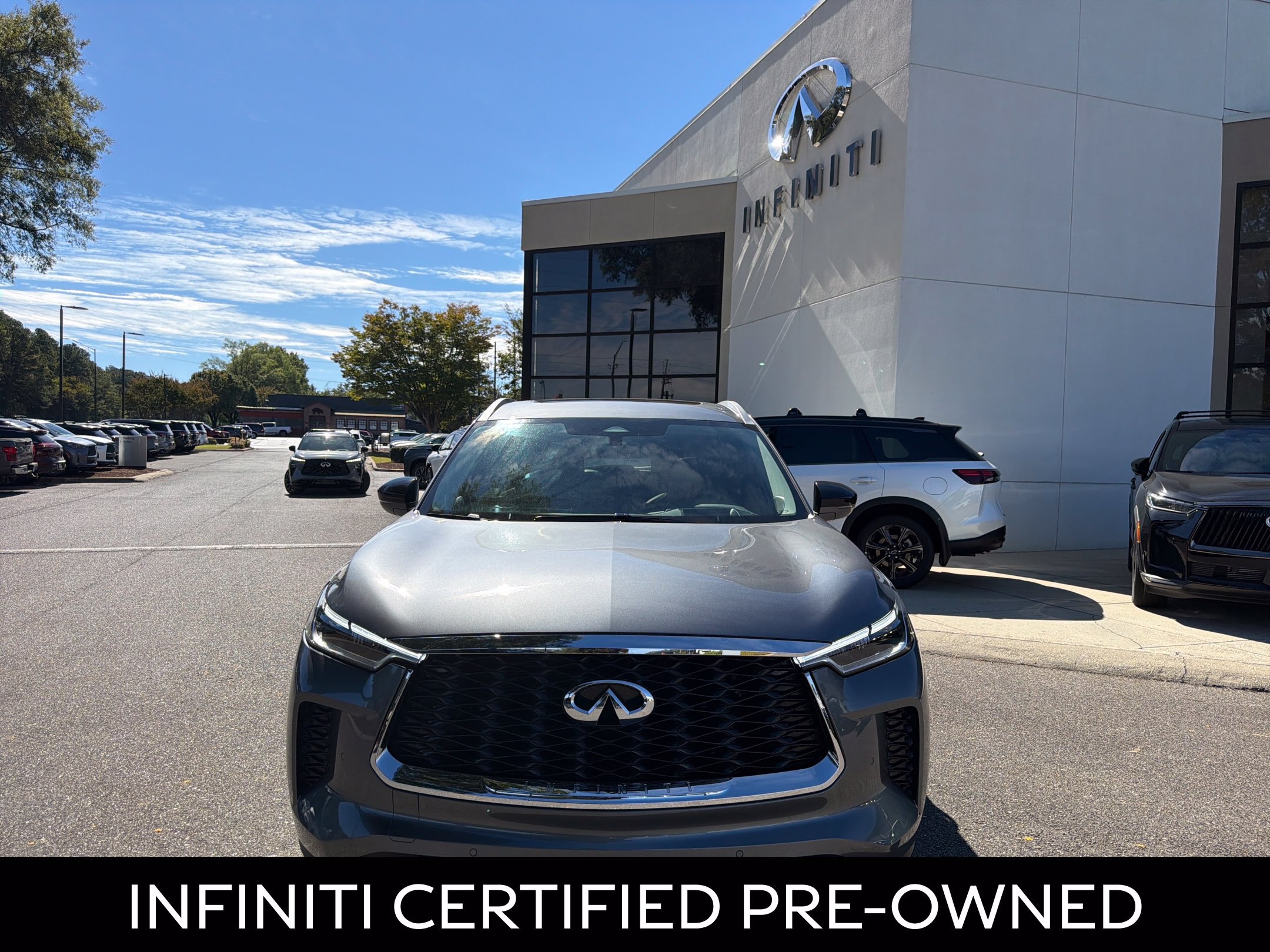 Certified 2025 INFINITI QX60 Luxe w/ Vision Package AWD/4WD image 3