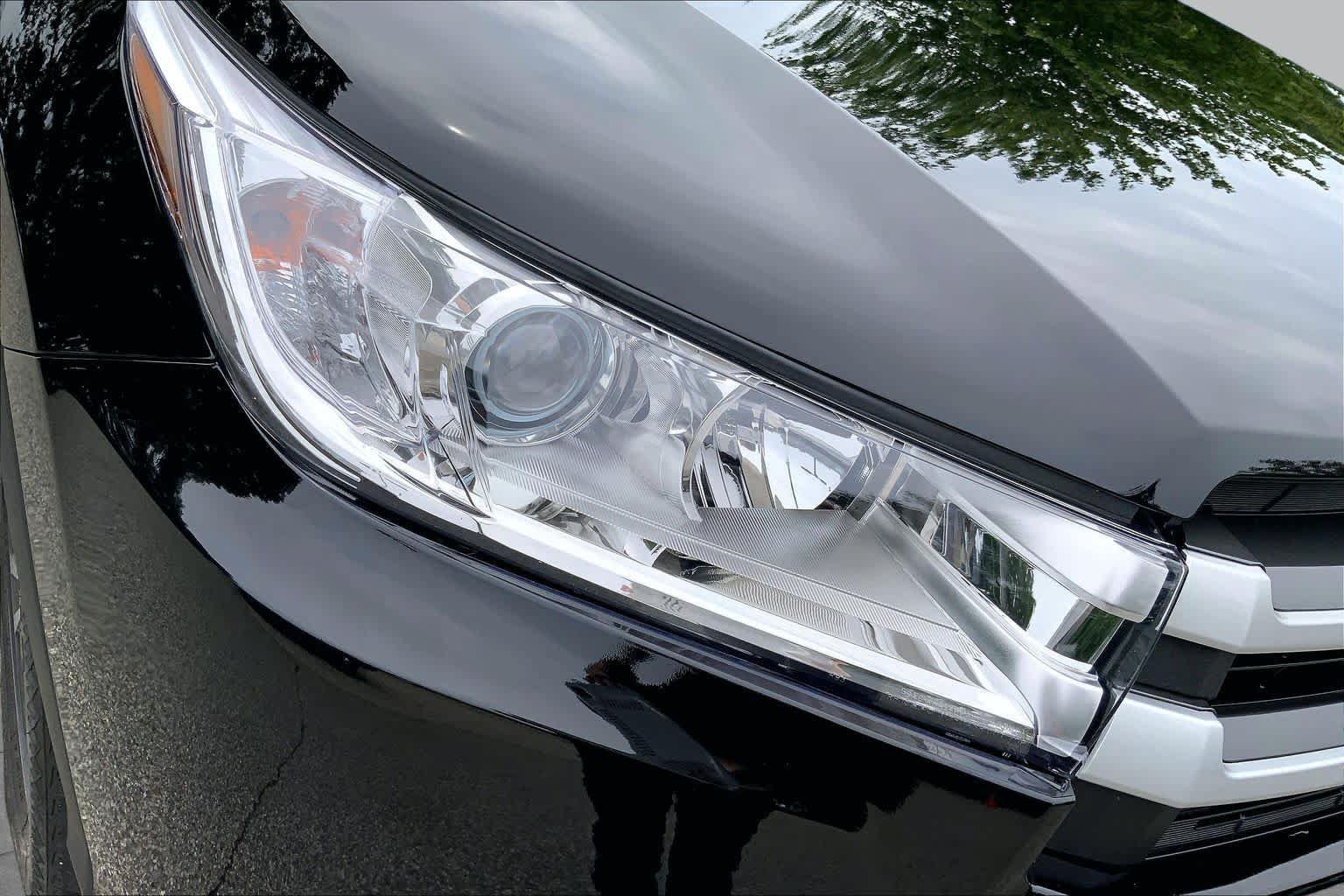 Used 2019 Toyota Highlander LE AWD/4WD image 27
