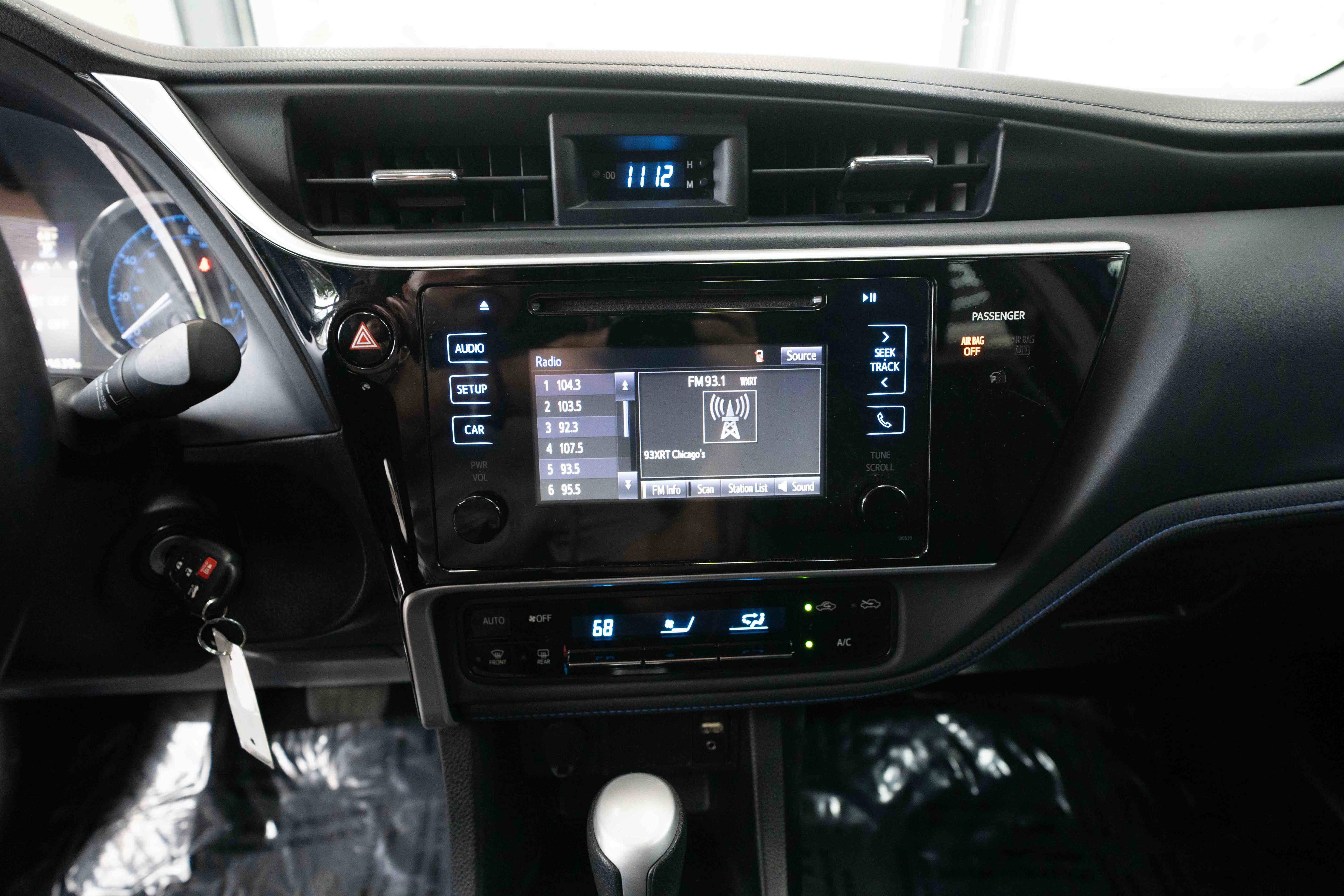 Used 2017 Toyota Corolla SE FWD image 17