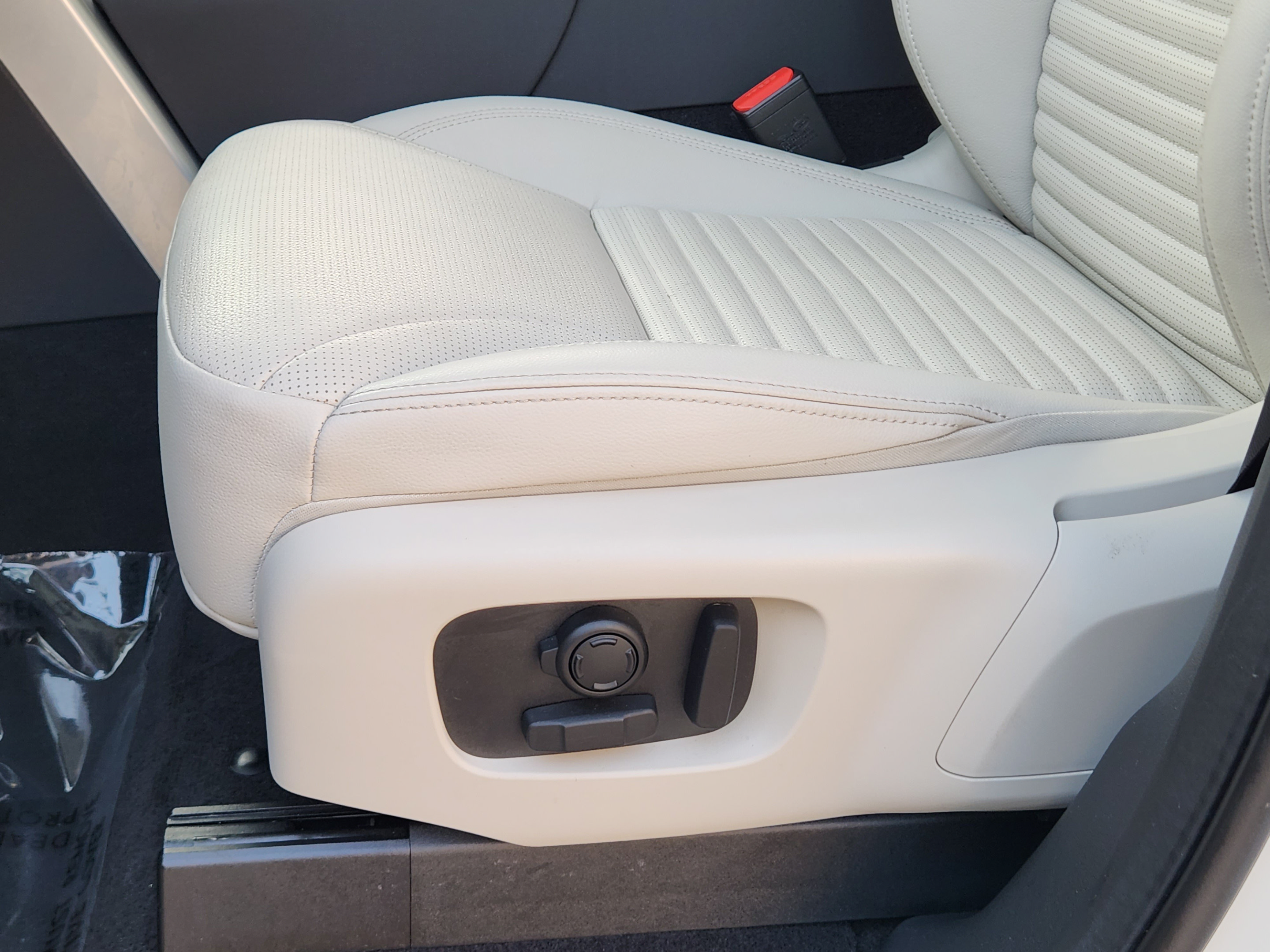 Certified 2025 Land Rover Discovery S AWD/4WD image 20