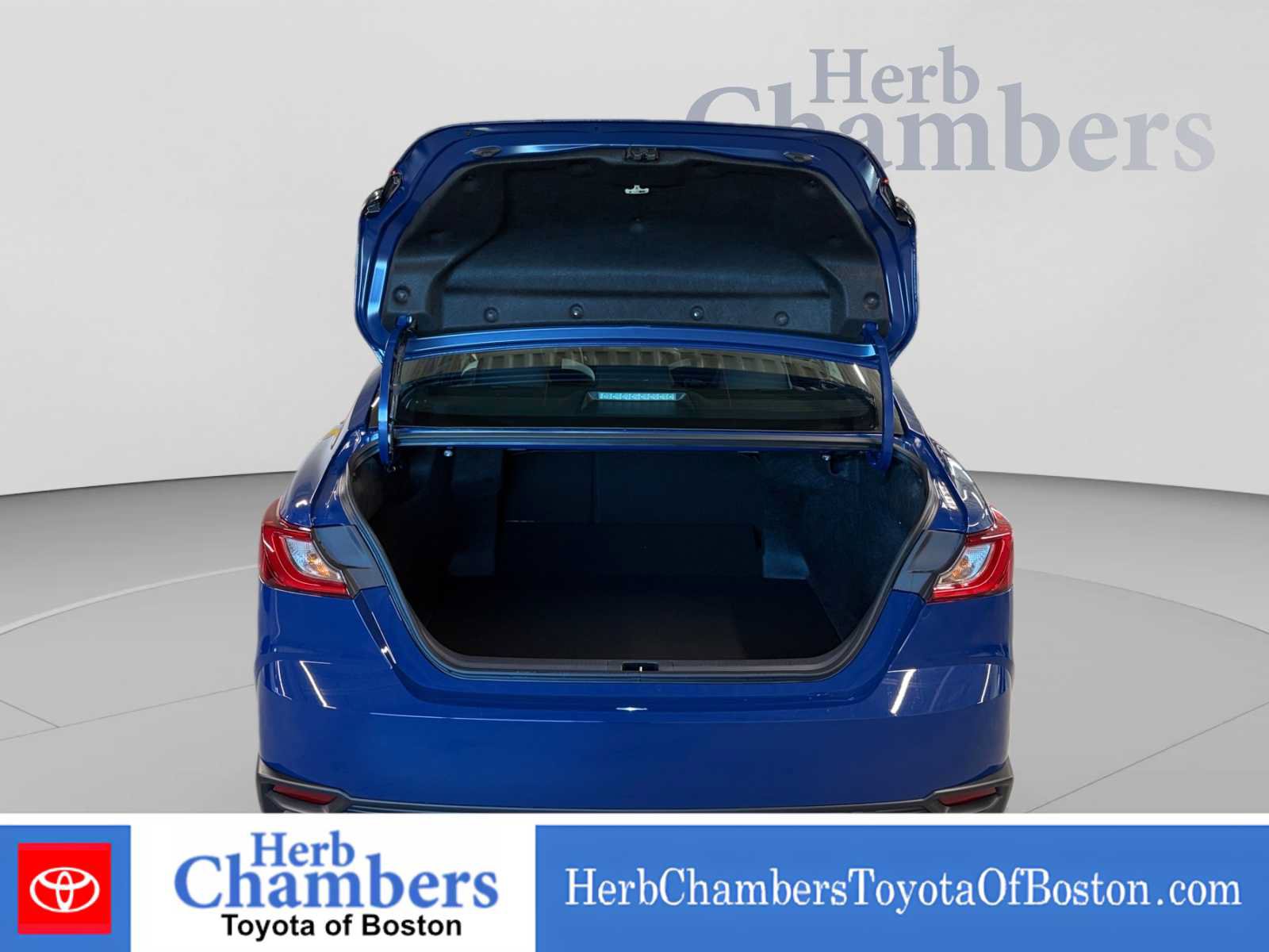 Used 2026 Toyota Camry SE FWD image 4
