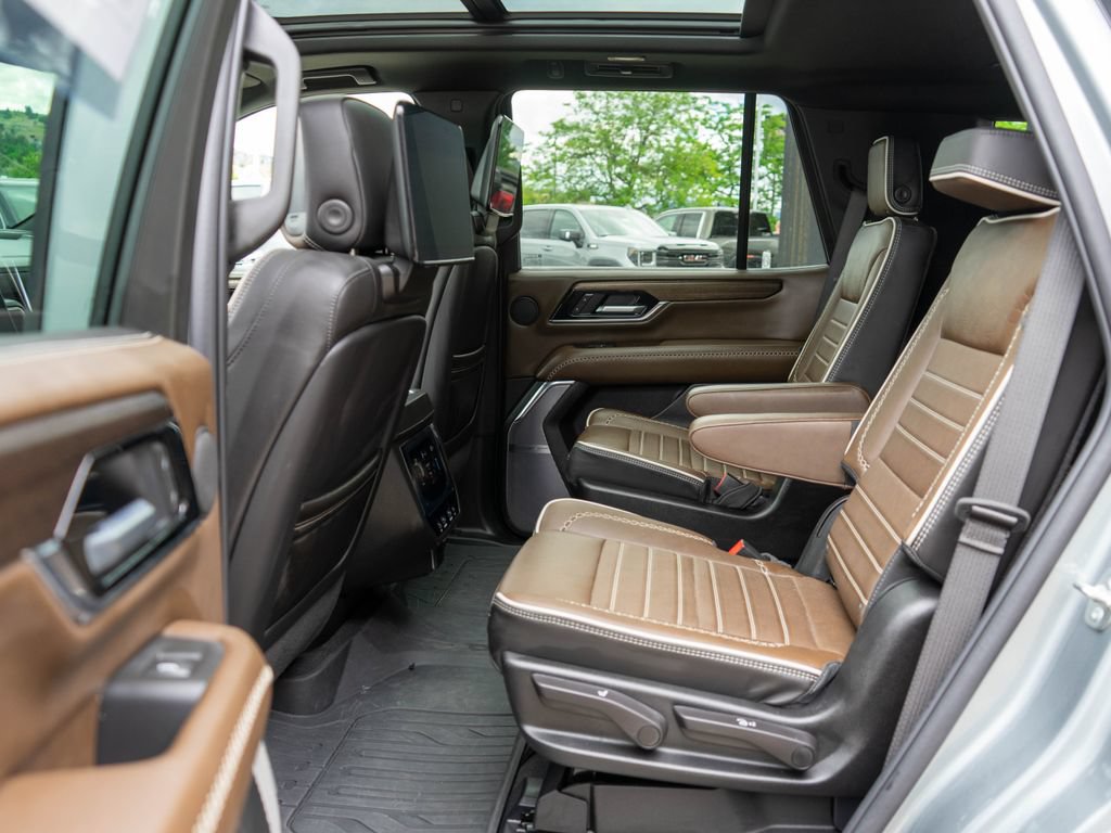 Used 2026 GMC Yukon Denali Ultimate w/ LPO, Floor Liner Package AWD/4WD image 14