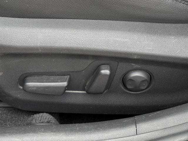 Used 2017 Hyundai Elantra Limited w/ Limited Ultimate Package 09 FWD image 28