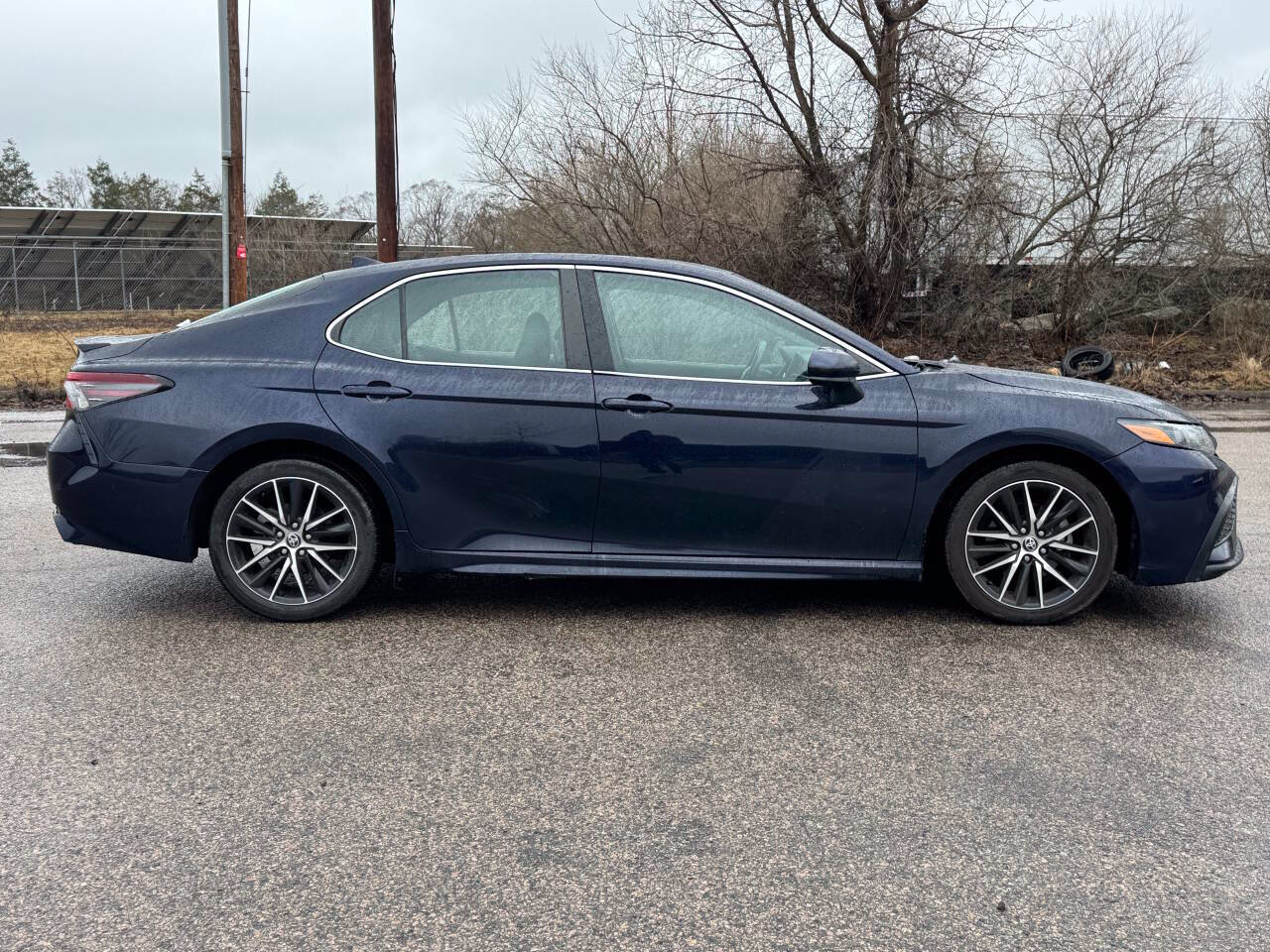 Used 2021 Toyota Camry SE FWD image 6