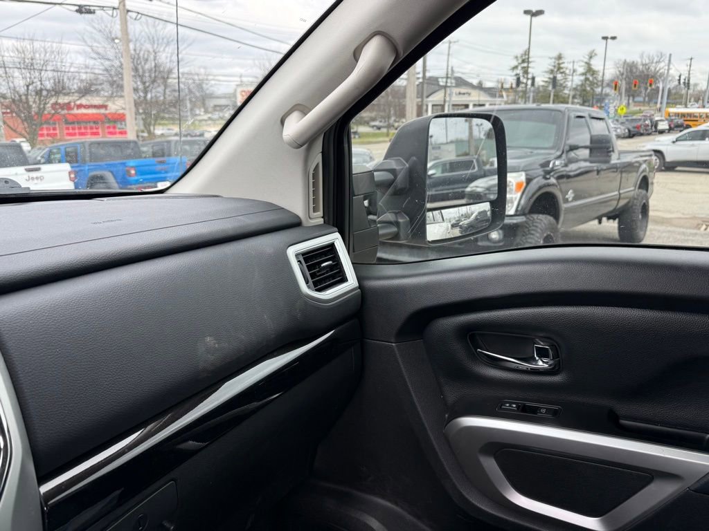 Used 2018 Nissan Titan SV w/ SV Convenience Package RWD image 22