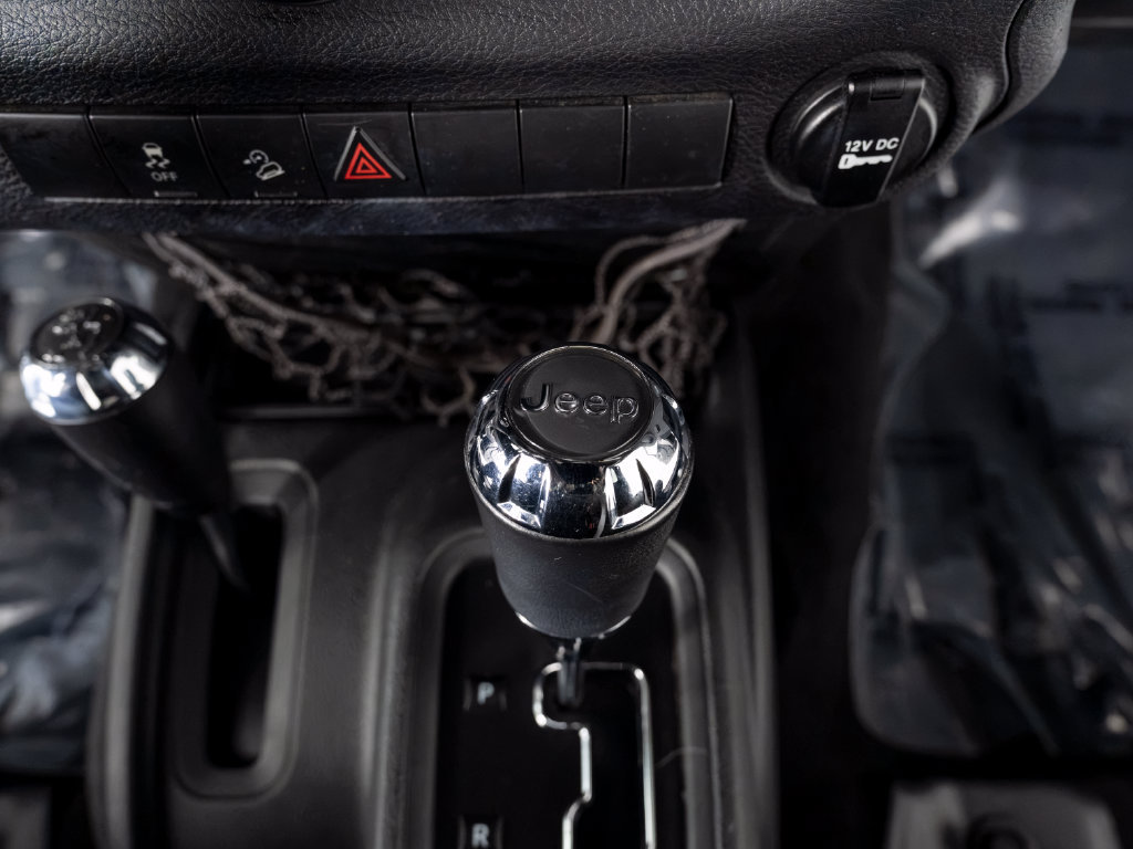 Used 2018 Jeep Wrangler Unlimited Sport S AWD/4WD image 21