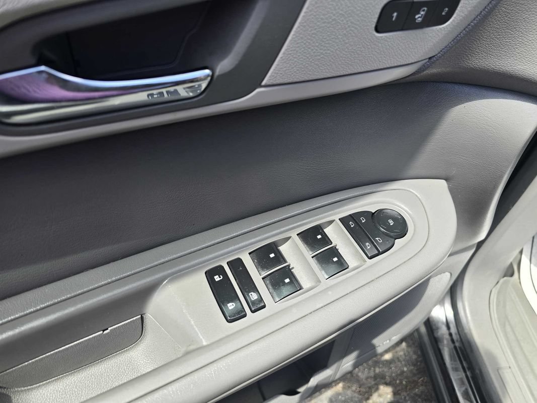 Used 2016 Chevrolet Traverse LT AWD/4WD image 32