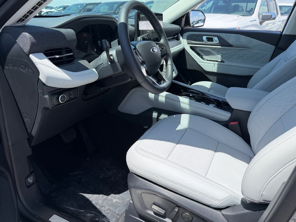 New 2026 Ford Explorer Platinum w/ LUX Leather Package AWD/4WD image 6