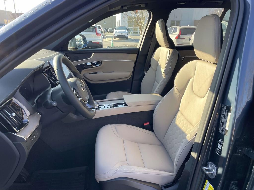 New 2026 Volvo XC90 T8 Plus w/ Protection Package Premier image 9