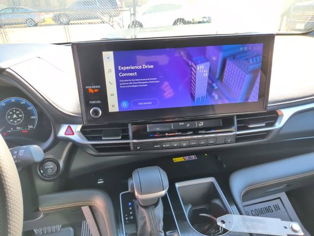 Used 2025 Toyota Sienna XLE Woodland Edition image 12