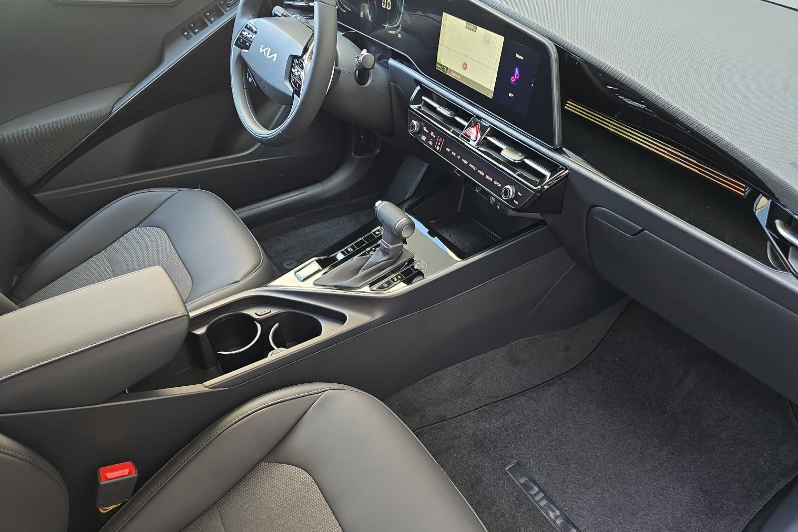 New 2025 Kia Niro EX image 12