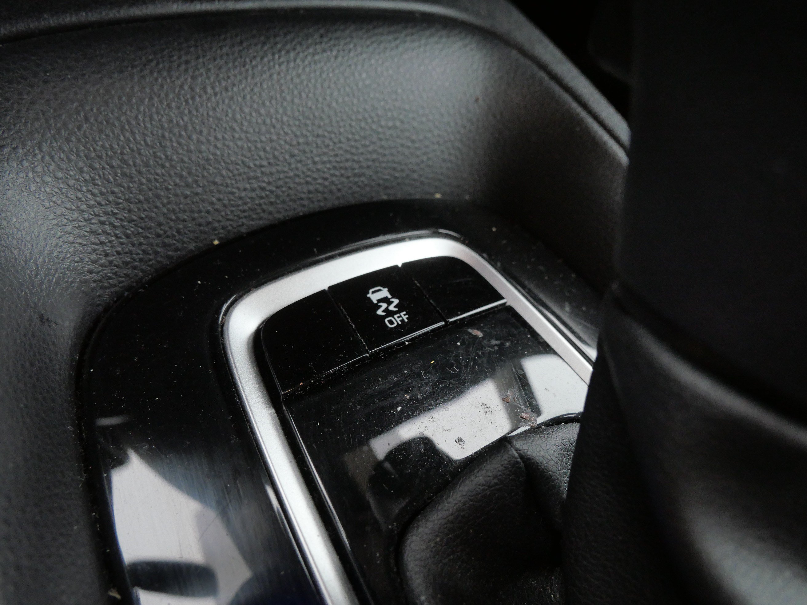 Certified 2025 Toyota Corolla LE FWD image 32