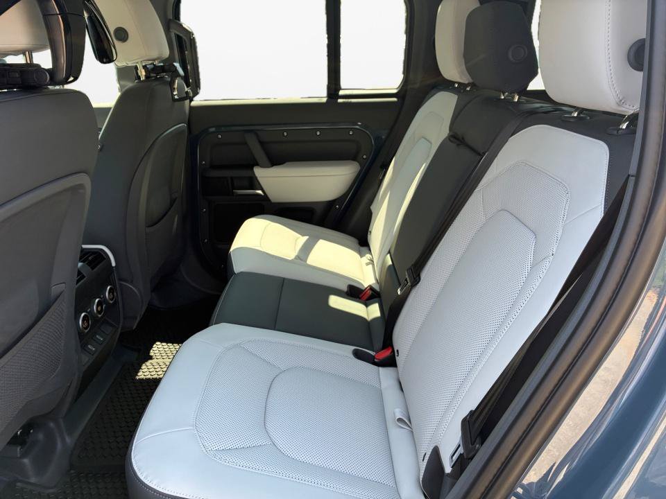 New 2026 Land Rover Defender 110 X-Dynamic SE AWD/4WD image 13