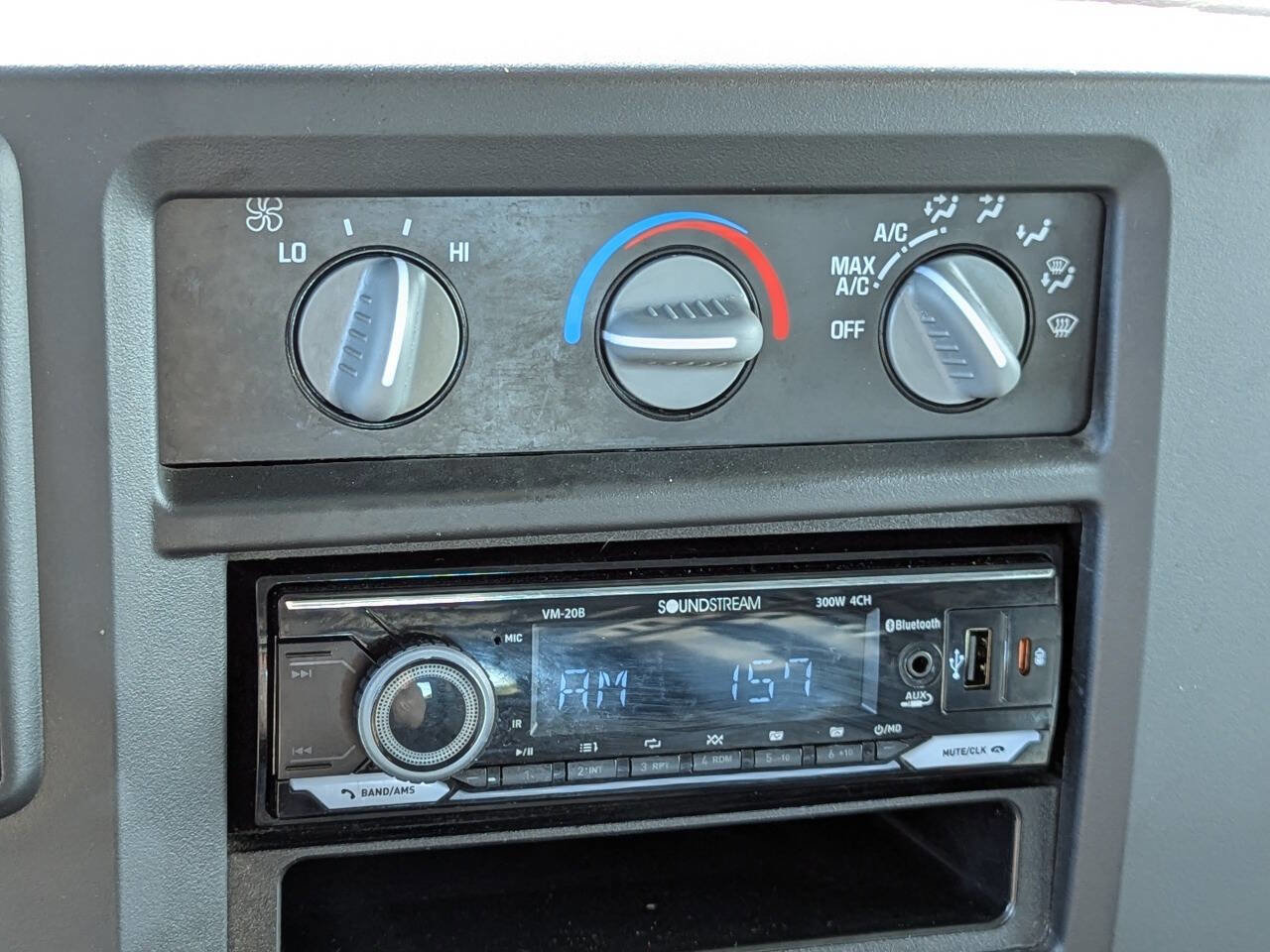 Used 2004 Chevrolet Express 1500 RWD image 22