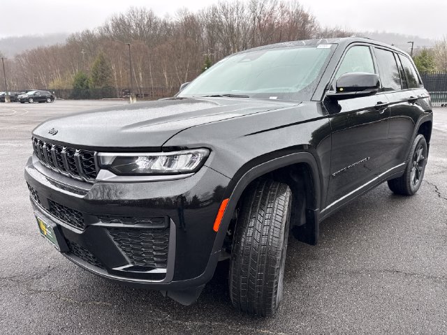 New 2026 Jeep Grand Cherokee Altitude AWD/4WD image 3