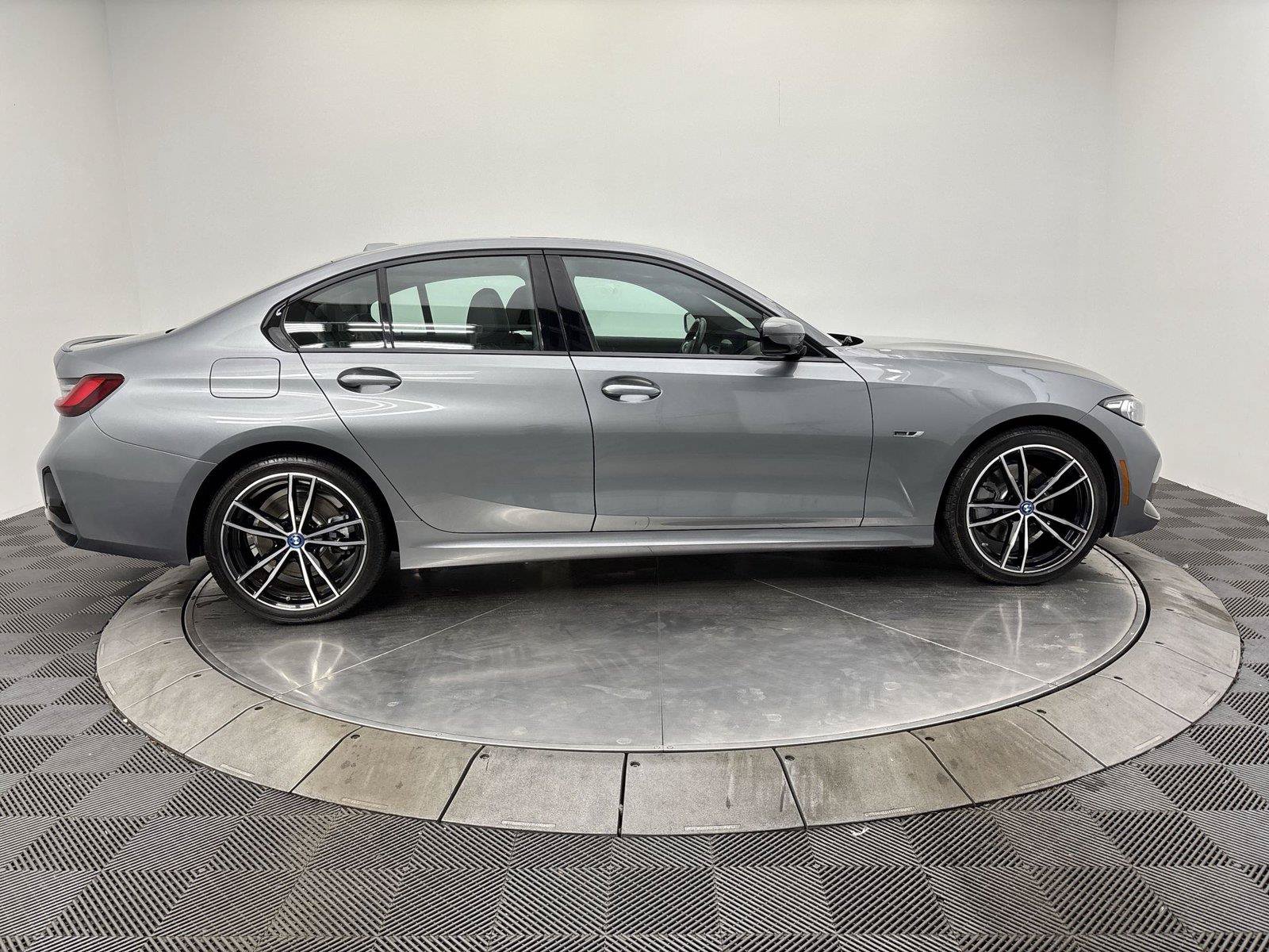Used 2023 BMW 330e xDrive w/ M Sport Package AWD/4WD image 17