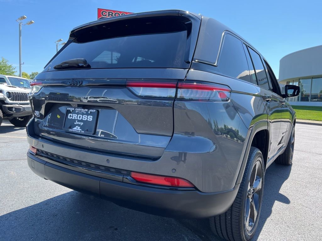 Used 2022 Jeep Grand Cherokee Altitude AWD/4WD image 40