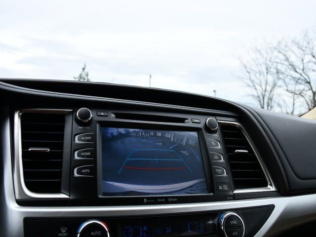 Used 2018 Toyota Highlander XLE image 14