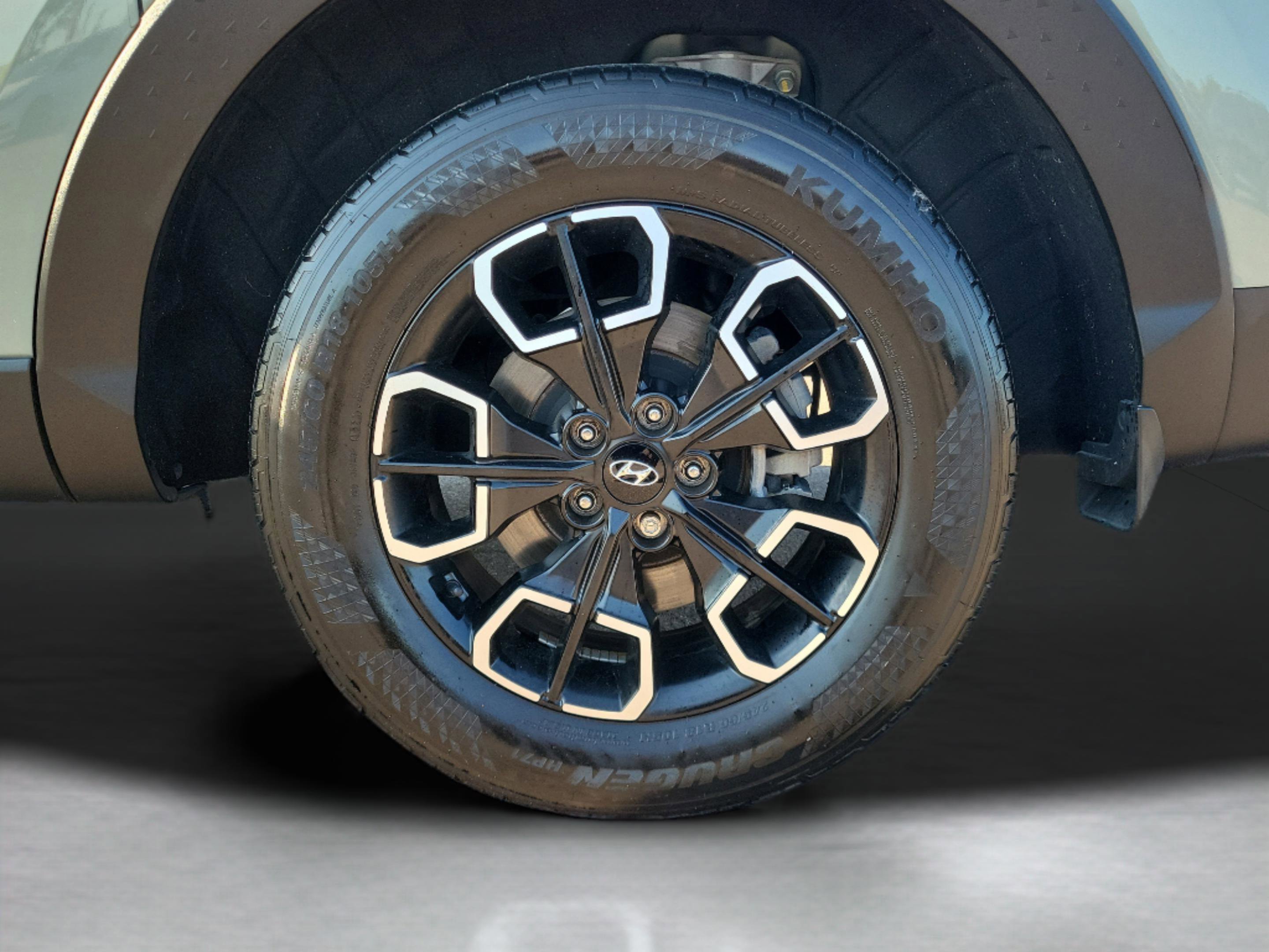 Used 2023 Hyundai Santa Cruz SE image 5