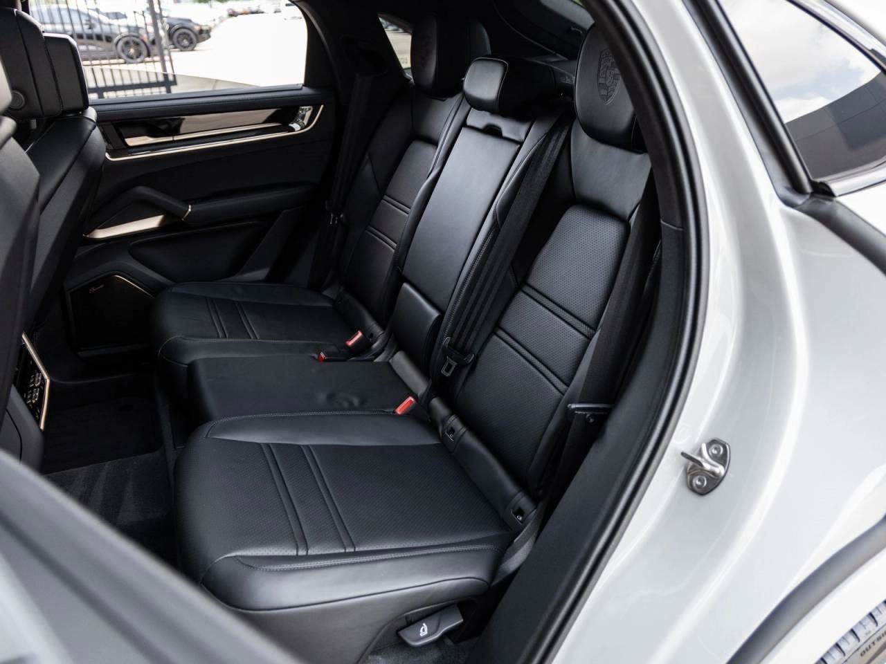 New 2026 Porsche Cayenne Turbo image 92