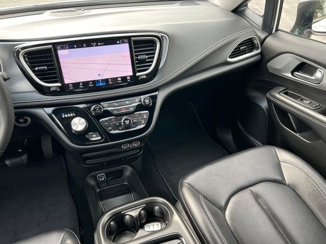 Used 2024 Chrysler Pacifica Limited FWD image 35