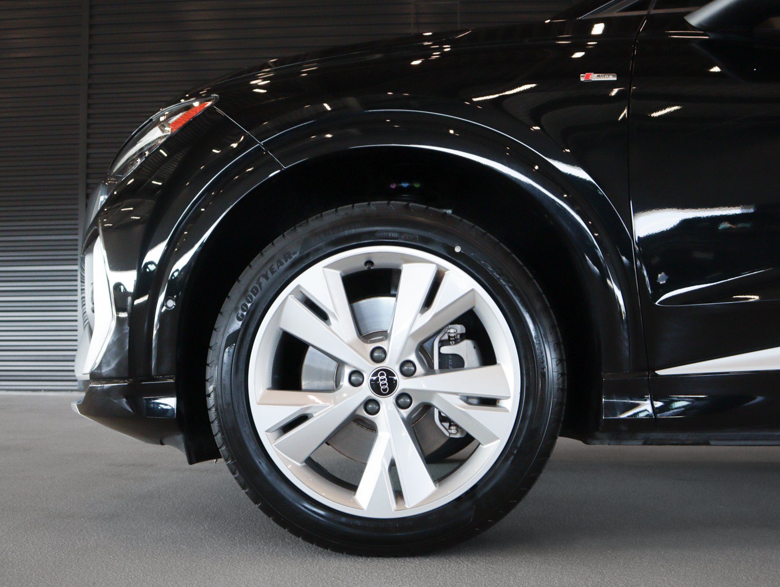 Used 2023 Audi Q4 e-tron Premium Plus w/ Premium Plus AWD/4WD image 5