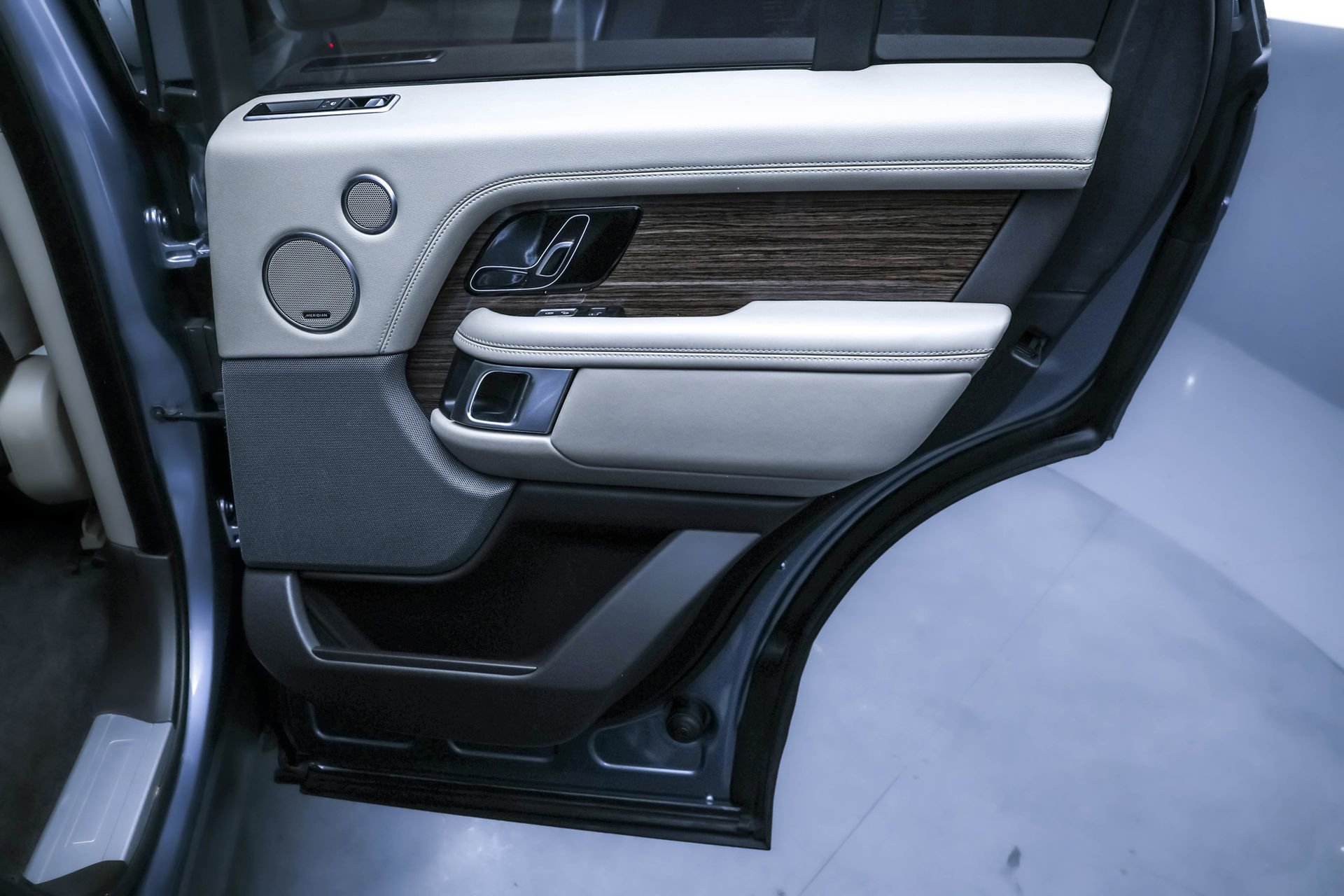 Used 2019 Land Rover Range Rover HSE image 28