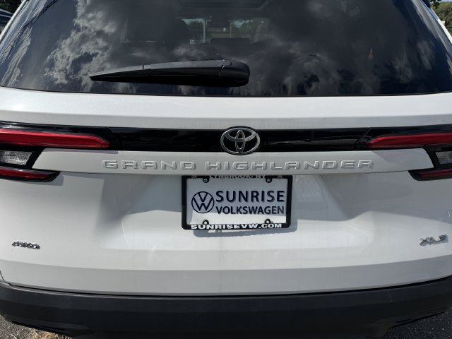 Used 2024 Toyota Grand Highlander AWD image 39