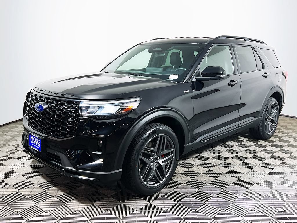 Used 2025 Ford Explorer ST-Line w/ ST-Line Street Pack AWD/4WD image 3