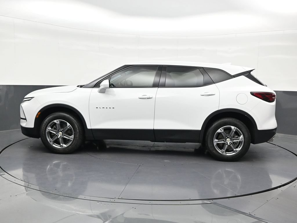 Used 2024 Chevrolet Blazer LT FWD image 2