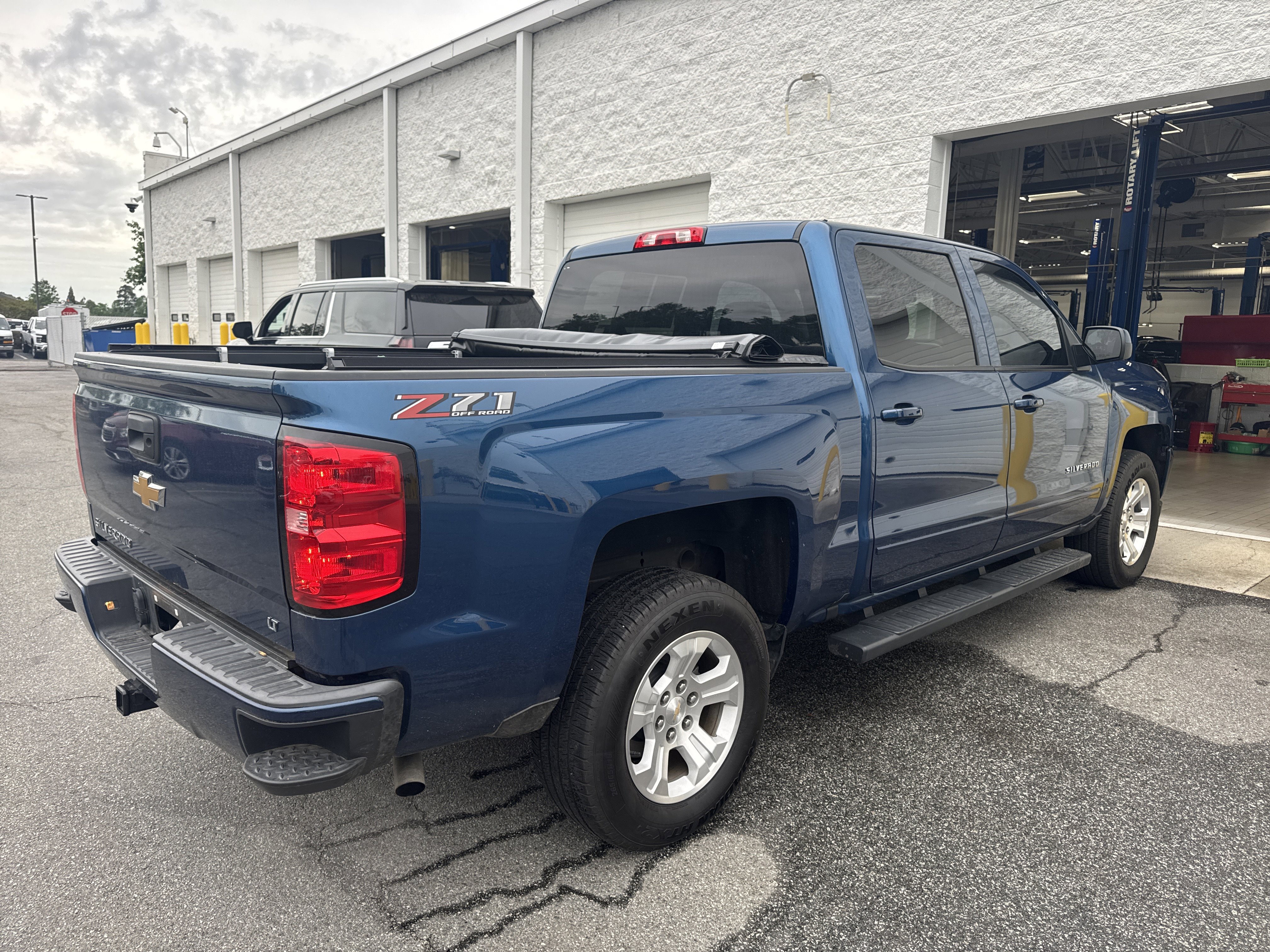 Used 2018 Chevrolet Silverado 1500 LT w/ All Star Edition AWD/4WD image 10