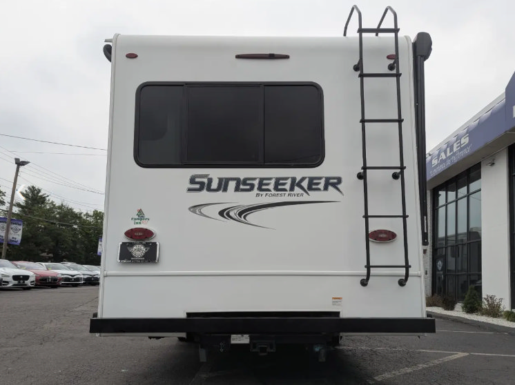 Used 2019 Chevrolet Express 4500 w/ RV Package RWD image 8