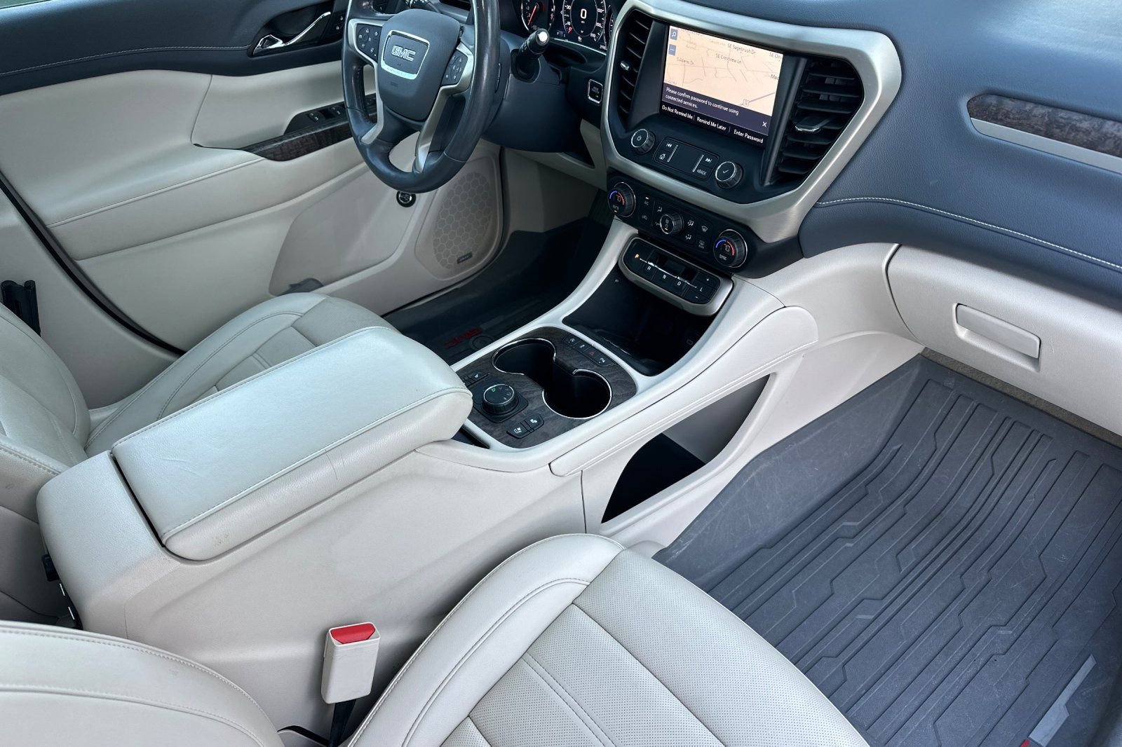 Used 2021 GMC Acadia Denali w/ Denali Ultimate Package AWD/4WD image 19