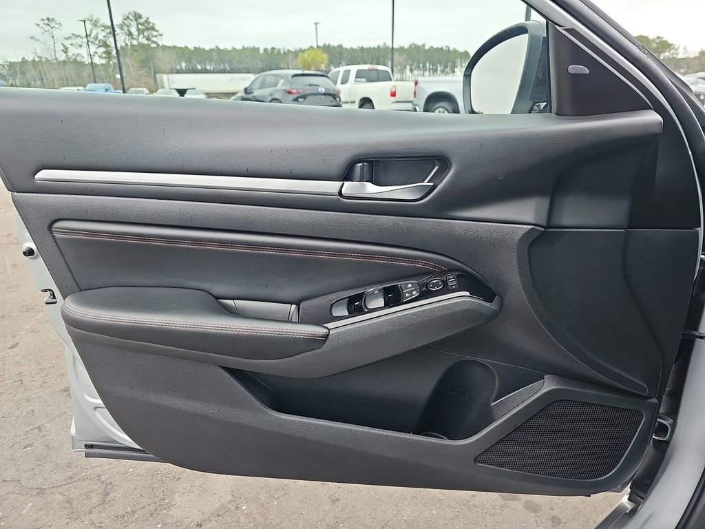 Used 2023 Nissan Altima 2.5 SR image 30