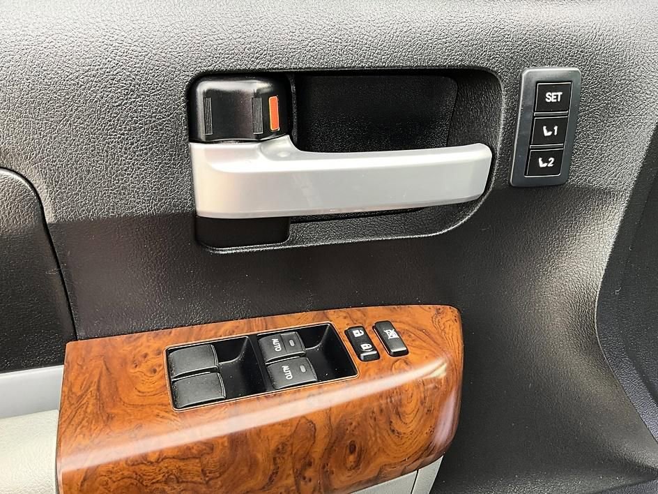 Used 2012 Toyota Tundra Limited w/ Platinum Pkg image 13