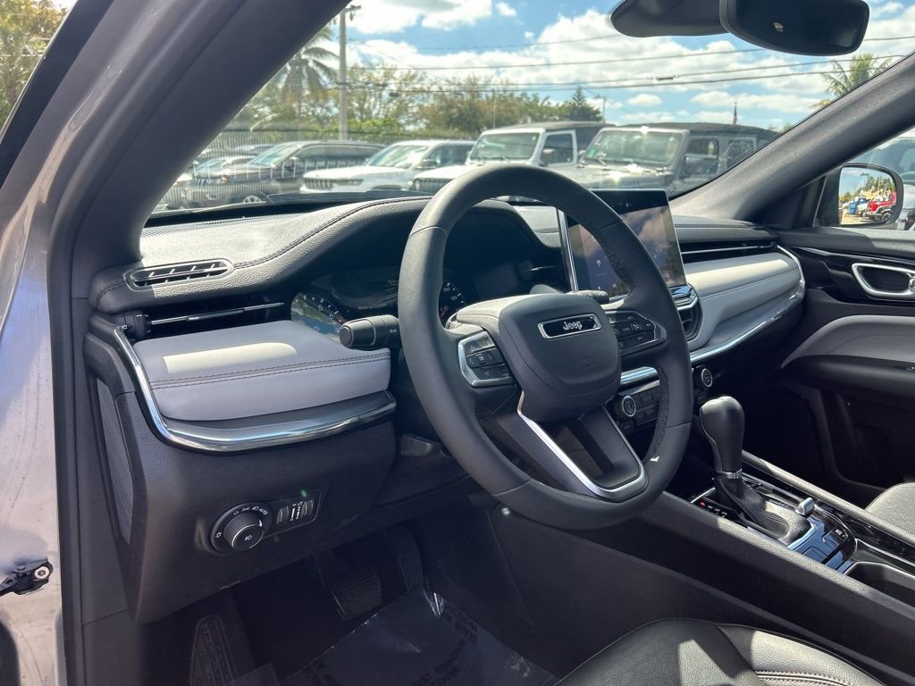 Used 2023 Jeep Compass Limited image 10